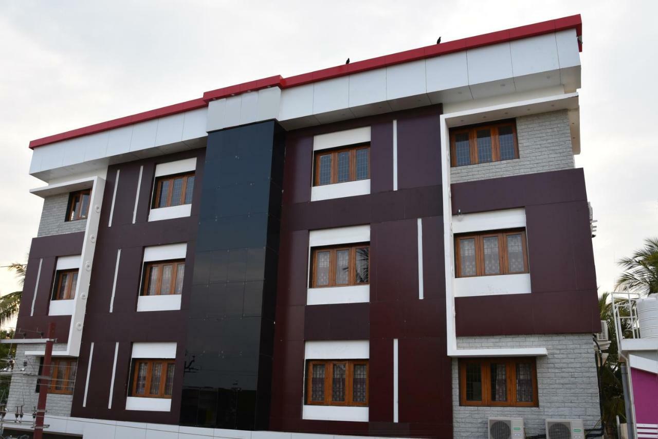 Sri Thilagavathy Hotel Tiruchirappalli Exterior foto